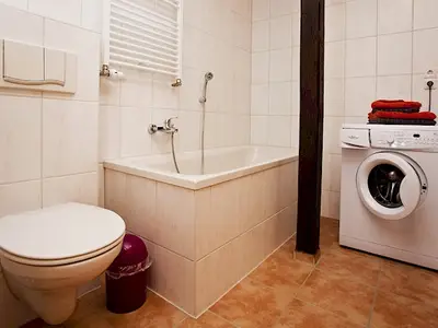 Bad mit Dusche, Badewanne und Waschmaschine, Ferienwohnung Auszeit am Kurpark von Bad Berka, Weimarer Land, Thüringen