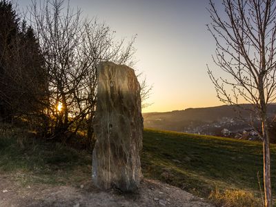 Augenstein am Schieferpfad mit Blick auf das Schloß Berleburg