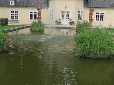 Orangerie mit Teich