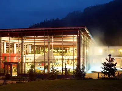Vulkaneifeltherme  am Abend
