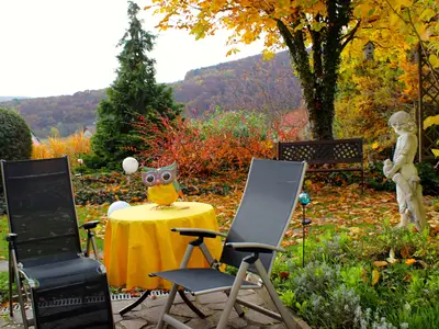 Südterrasse mit herrlichen Blick in den Garten