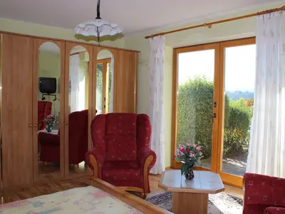 Wohn - Schlafraum mit abschließbarer Terrassentür