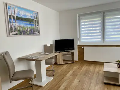 Essecke mit Flachbildschirm - Sat-TV