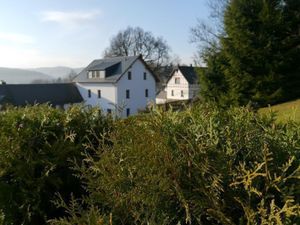 Außenansicht des Gebäudes. Sonne im Vogtland