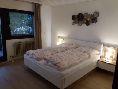 Schlafzimmer mit Doppelbett