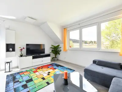 Wohnbereich mit Blick auf Fernseher