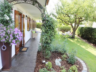 Garten mit Blick auf Terrasse