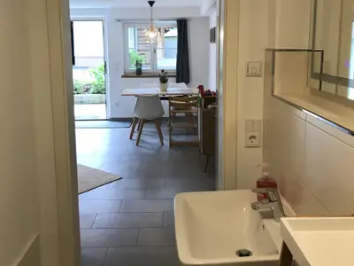 Bad Ansicht mit Eingang und Essplatz