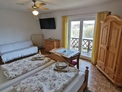 Hauptschlafzimmer mit Schlafcouch für ein Kind