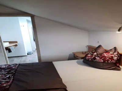 Schlafzimmer Blick zum Badezimmer