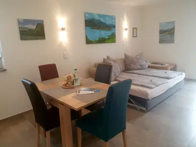 Wohnraum mit Schlafcouch