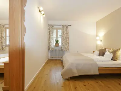 Schlafzimmer1 mit Durchgang zu Schlafzimmer 2