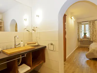 Waschbecken im Schlafbereich