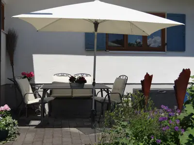 Terrasse mit Sitzgelegenheit
