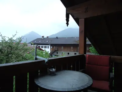Aussicht vom Balkon auf die Berge