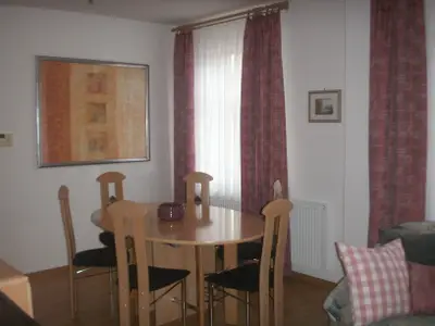 Der großer Essbereich mit Platz für bis zu 12 Gästen.