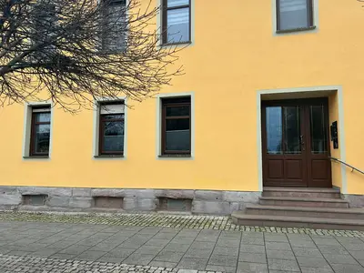 Hausansicht_Wohnung_Fenster