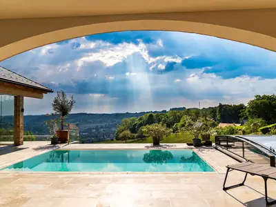Ausssicht mit Pool vom Appartement