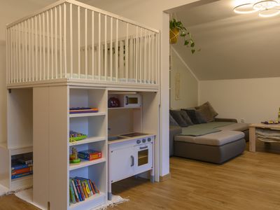 Wohnzimmer mit Kinderecke