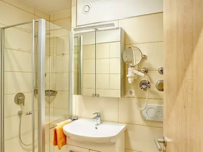 Bad mit Dusche/WC.jp