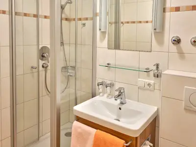 Bad mit Dusche/WC.jp