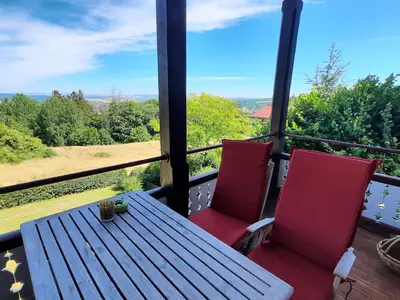 Großer Balkon mit Fernblick