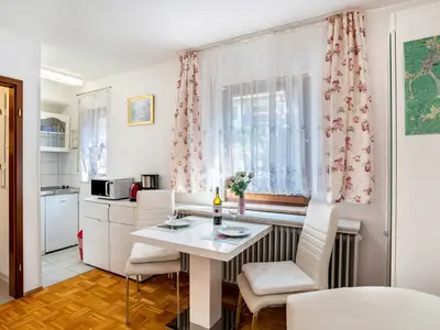 Photo, INSIDE, OUTSIDE