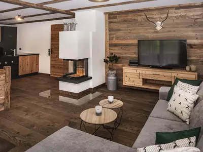 Bergveilchen-Wohnzimmer-mit-Kamin