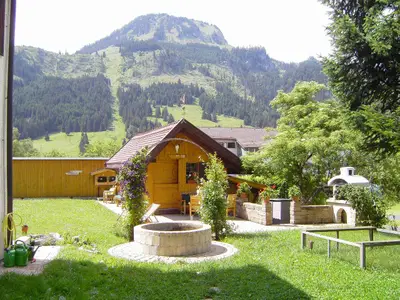 Im Garten mit Bergblick