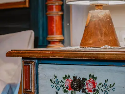 K-69102_FeWo-Alpenroesle-Schlafzimmer-Detail_6735_