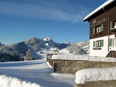 Wintertraum mit Blick auf den Spieserlift