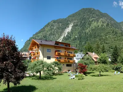Appartement-Monuth-Bad-Hofgastein-Garten-Sommer
