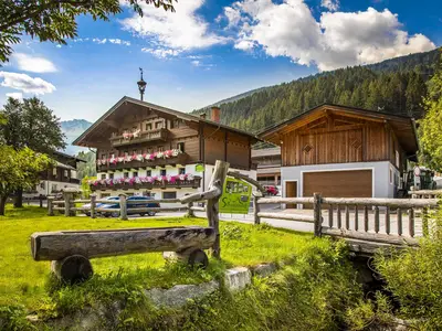 Salzburg-Gastein-Bio-Bauernhof-Schweizerhof-Aussenansicht