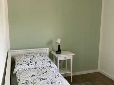 Schlafzimmer 2 mit ausziehbarem Bett