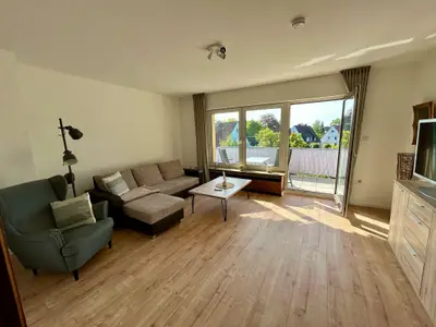 Wohnzimmer mit Balkon