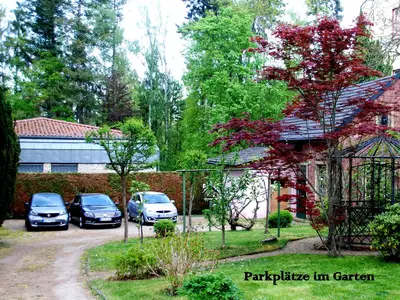 Parkplätze im Garten