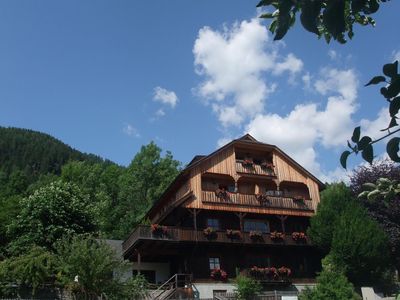 Kärntner Haus im Sommer