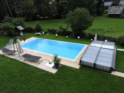 Ausblick vom App Bergblick auf Pool u Garten