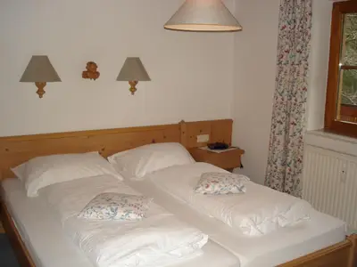 Schlafzimmer mit Doppelbett