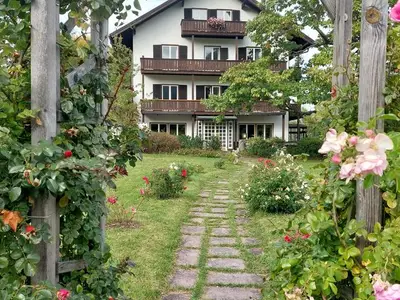 Ferienwohnung für 8 Personen (70 m²) in Bad Kohlgrub 1/10