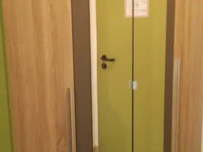 Großzügiger Kleiderschrank