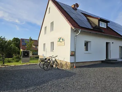 Fahrradständer direkt am Haus