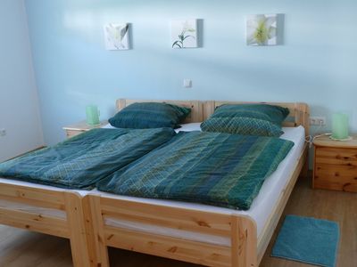 Schlafzimmer mit Doppelbett