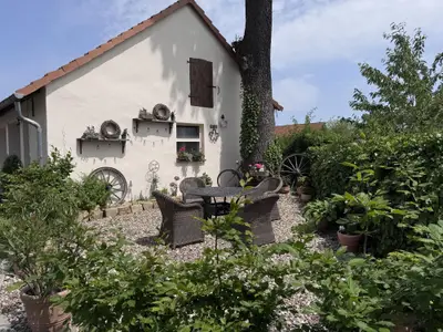 Kleiner Garten mit SItzgelegenheiten