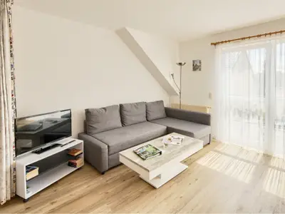 Ferienwohnung 9B Nr. 4 - Wohnbereich mit Blick auf Balkon