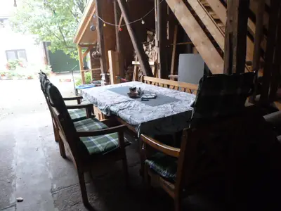 Ferienwohnung Familie Mergner - Sitzgruppe in Scheune (Hier darf geraucht werden)