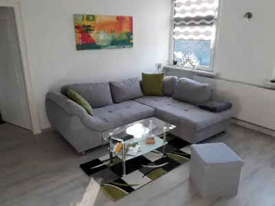 Ferienwohnung zur Rosenkönigin - Wohnzimmer mit Sofa