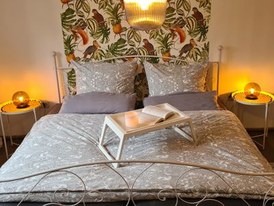 Ferienwohnung "bei der Linde" - Schlafzimmer mit Doppelbett