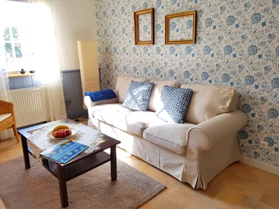Sofa im hellen Wohnzimmer