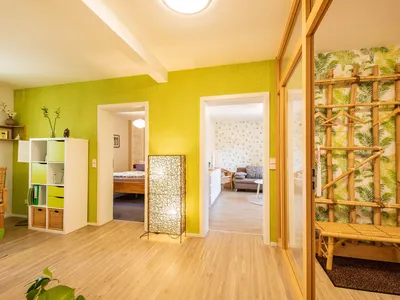 Von der Küche aus erreichbar: Wohn- und Schlafzimmer